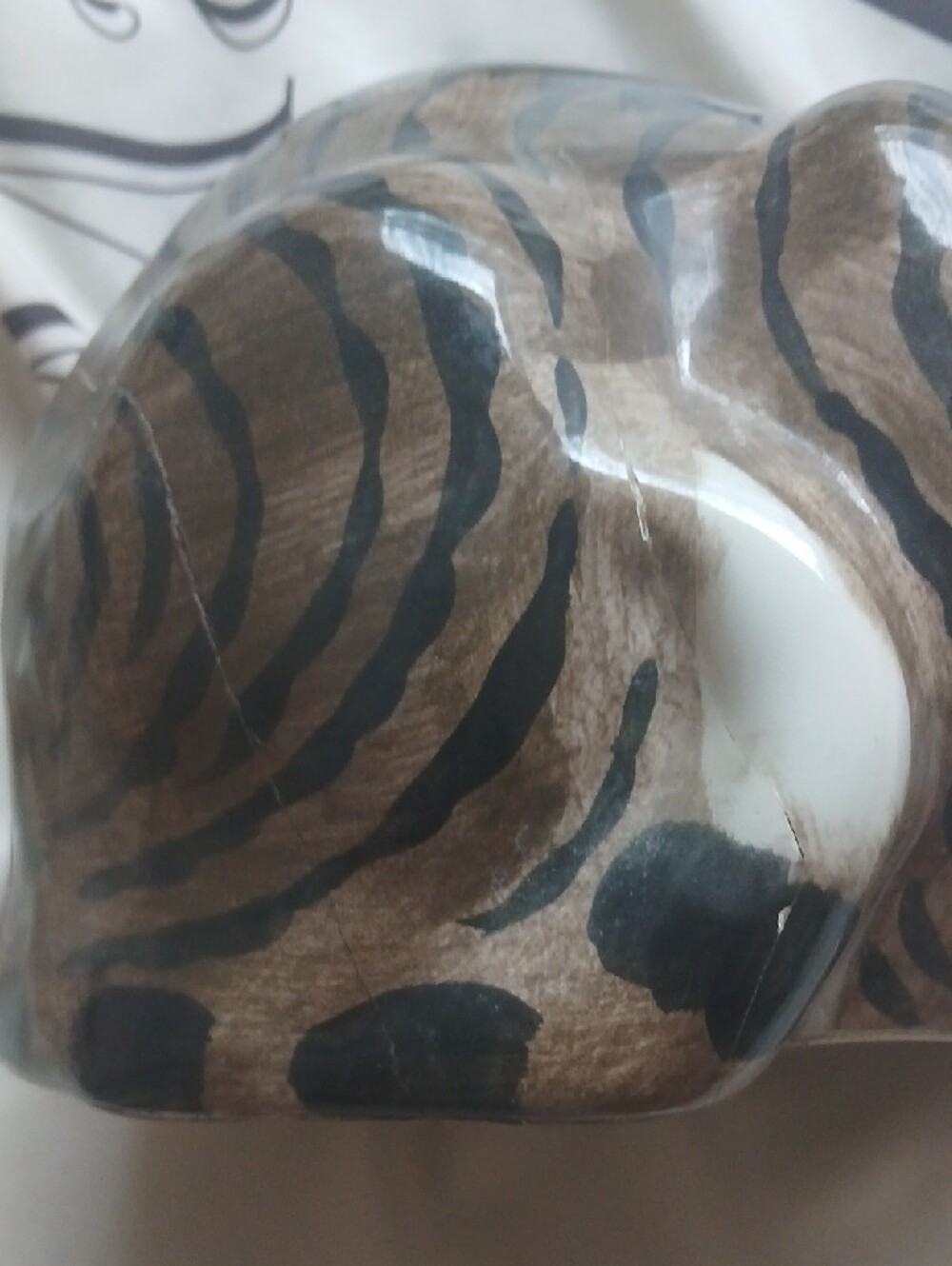 Decorative Brown & White Ceramic Cat Figurine for Cats Lovers - Picture 3 of 3